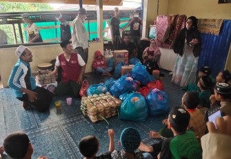 Tingginya intensitas curah hujan di Kabupaten Katingan mengakibatkan banjir dalam 10 hari terakhir. Luapan di wilayah hulu sungai Katingan juga menggenangi ribuan rumah warga