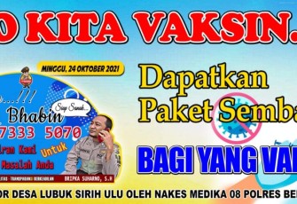 Ajak Warga Ikut Vaksin, Bhabinkamtibmas Siapkan Paket Bantuan