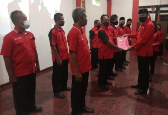 DPC PDIP Karanganyar Lantik Pengurus Ranting dan Anak Ranting