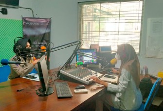 Anggota Polresta Pekalongan sosialisasi tertib lalu lintas di Radio 9.6 FM