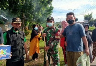 Petugas DLH Wujudkan Program Merdeka Sampah bersama Masyarakat