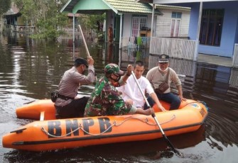 Danramil Pahandut Perintahkan Babinsa Cek Kondisi Wilayah Terdampak Banjir