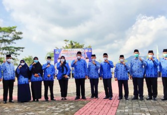 PLT Bupati Bintan Menjadi Irup Peringati PGRI Ke- 76 di sejalankan dengan HUT Korpri ke 50 