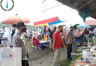 Sambang Pasar, Bhabinkamtibmas Himbau Prokes