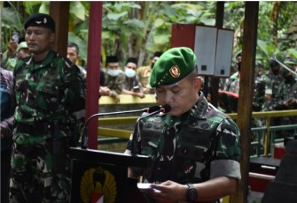 KASAD menyampaikan sambutannya saat prosesi pemakaman Sertu Ari Baskoro