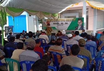 Anggota Fraksi PPP DPRD Jatim, Mahdi saat serap aspirasi masyakarat di UPT Pelabuhan Pulau Gili Ketapang.