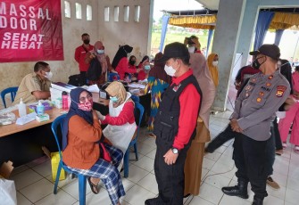 BIN Gelar Vaksinasi Massal dan Berbagi Sembako di Binduriang Rejang Lebong