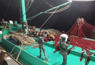 Bakamla RI saat Tangkap KIA Vietnam di Perairan Natuna Utara