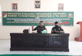 Pgs Staf Kodim 1310/Bitung saat memimpin kegiatan evaluasi