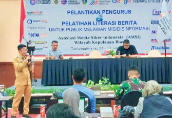 Kadiskominfo Provinsi Kepulauan Riau Hasan, S.sos saat menjadi narasumber