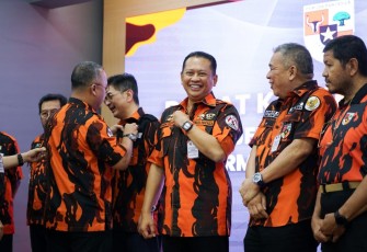 Bamsoet saat menerima Brevet Kader Utama dalam dalam Diklat Khusus Pimpinan Pemuda Pancasila di Kantor MPN Pemuda Pancasila, Jakarta, Sabtu (15/10/22).