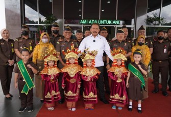 Jaksa Agung RI ST Burhanuddin saat kunjungan kerja di Kejari Banyuasin Sumatera Selatan, Senin (19/12)