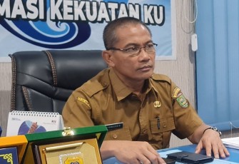 Kadis Kominfo Kabupaten Asahan Syamsuddin, SH, MM diruang kerjanya, Senin (07/11/2022)