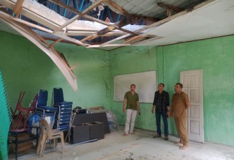 Tarmizi DPRK Aceh Timur Fraksi Partai Aceh saat Tinjau BPP Darul Aman