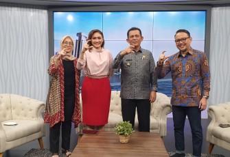 Gubernur Ansar saat menjadi pembicara di Newsline Metro TV bersama Kepala Divisi Infrastruktur Lastmile/Backhaul Badan Aksesibilitas Telekomunikasi dan Informatika (BAKTI) Kominfo Feriandi Mirza, Kamis (28/7). 