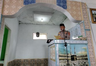 TNI/Polri saat Menjadi Petugas Shalat Jumat