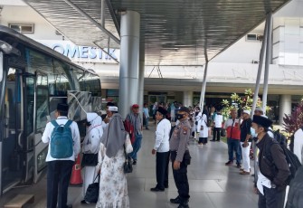 Polsek Kawasan Pelabuhan Batam saat Turunkan Personil Pengamanan Kedatangan Calon Jamaah Haji dari Kabupaten Karimun