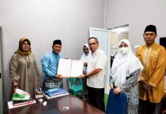 Disdukcapil Kabupaten Bintan saat melakukan penandatanganan Perjanjian Kerjasama dengan rumah sakit RSUD Bintan dan IBI Bintan di Kantor Disdukcapil Bintan, Jum'at (11/11) pagi.