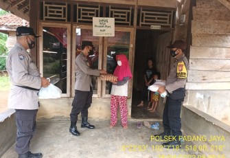 Polsek Padang Jaya pagi hari kemarin Kamis (28/04) saat melakukan penyaluran hasil GSB Polres Bengkulu Utara Polda Bengkulu.