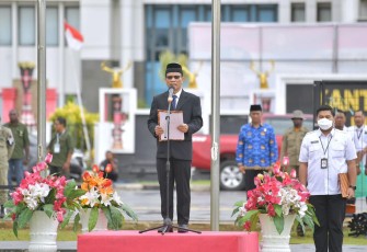 Plt Dirjen PKTrans Rajumber Prihatin memimpin upacara Puncak peringatan Hari Bhakti Transmigrasi (HBT) ke-72 digelar di Lapangan Kapsul Waktu Kabupaten Merauke Provinsi Papua Selatan, Senin (12/12/2022)