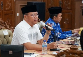 Gubernur Bengkulu Rohidin Mersyah saat memimpin rapat,  di Gedung Daerah Balai Raya Semarak Bengkulu, (22/10/2022). 