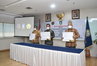 Gubernur Kepri, Bupati Karimun dan Dirjen Hubud saat Teken PKS Pengembangan Bandara RHA Karimun 