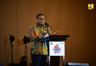 Sekretaris Jenderal Kementerian PUPR Mohammad Zainal Fatah dalam Rapat Kerja Nasional (Rakernas) REI 2022 bertemakan “Momentum Bangkitnya Industri Properti Indonesia”, di Hotel Sheraton, Jakarta, Selasa (13/12).