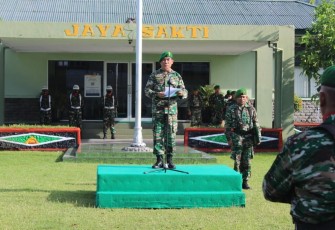 Kasdim 1310/Bitung saat membacakan amanat di upacara peringatan hari sumpah pemuda ke-94