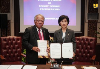 Menteri Basuki saat Tandatangani Joint Statement on the Green Trasition Initiative dengan Republik Korea dalam Forum G20