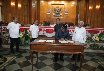 Bupati Asahan saat Ikuti Rapat Paripurna DPRD Kab. Asahan