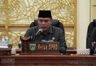 Ketua DPRD Kota Padang Panjang Mardiansyah memimpin rapat paripurna pengesahan tiga Perda dan penetapan Propemperda 2023.