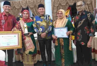 Camat Lubuk Sikaping Kabupaten Pasaman, Nina Darmayanti S.STP. MPA usai terima penghargaan