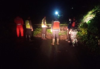 Polsek Sendang Bersama Stakeholder Cek Lokasi Longsor