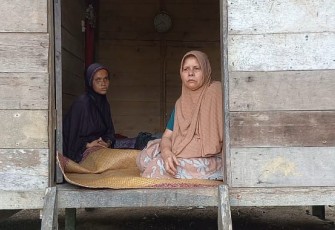 Nek Rohani (60) Warga Dusun Lhok Jok, Gampong Buket Kuta, Kecamatan Peudawa, Aceh Timur