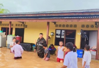 Evakuasi Warga Terdampak Longsor dan Banjir