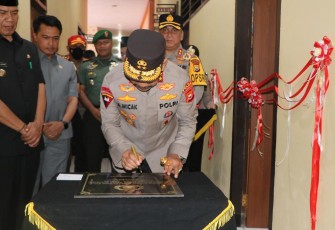 Kapolda Bengkulu Irjen Pol. Drs. Agung Wicaksono, M. Si saat meresmikan ruang Podcast Presisi “Sanika Satyawada” Polres Rejang Lebong.