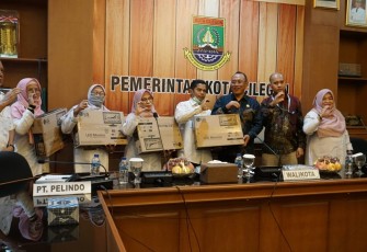 Saat acara Penyerahan Bantuan CSR  PT Pelindo dan PT Indomarco dalam Bidang Pendidikan di Cilegon