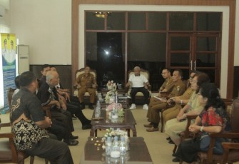 Bupati saat Terima Audiensi Panitia Okumene dan Bamag Asahan