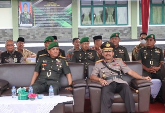 Kapolda Bengkulu saat Hadiri Sertijab Danbrigif 8/GC