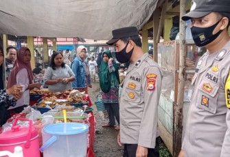 Anggota Polsek Seluma saat Patroli Kawasan Pasar