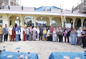Bupati Asahan saat Berikan Bantuan Renovasi Masjid Al-Amin