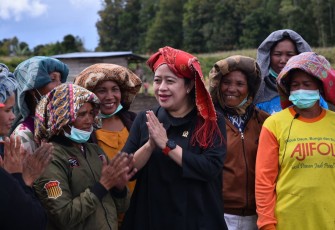 Puan disambut warga Tapanuli Utara, Kamis (1/9/2022)
