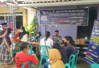 Vaksinasi Booster di Kampung Pandean Lamper Sari