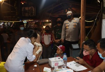 Gerai Vaksin Ramadhan di Malam Hari