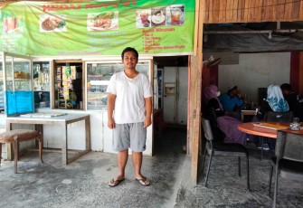 Ninuk, salah seorang pedagang kedai kopi