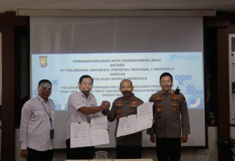 Kapolda Bengkulu Bersama GM Pelindo seusai Tandatangani Perpanjangan MOU Pengamanan