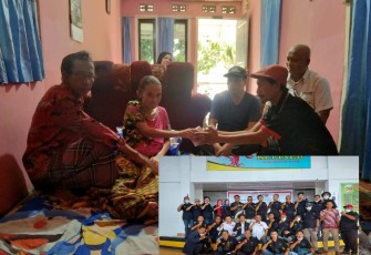 Ketua Forum Media Online Kaur (FMOK) Asep Rianto bersama Anggota lembaga Lippan Jaya Kabupaten Kaur dan perwakilan wartawan saat berikan bantuan.