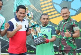 Penyerahan Piala