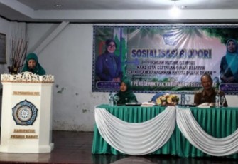TP-PKK Pesisir Barat saat Gelar Sosialisasi Pembuatan Lubang Biopori