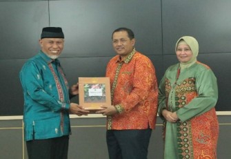 Suasana pada Malam Pisah Sambut Danlantamal II Padang di Auditorium Gubernuran, Padang.